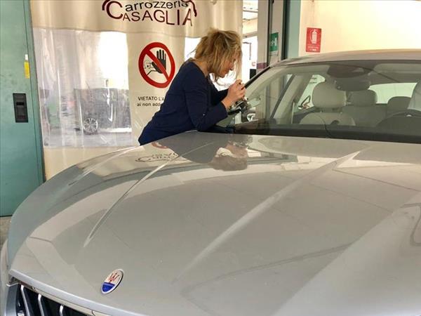 Riparazione parabrezza e sostituzione cristalli auto - Foto 1